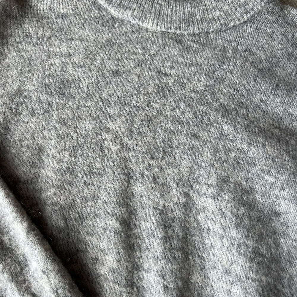H&M Sweater - Picture 3 of 4